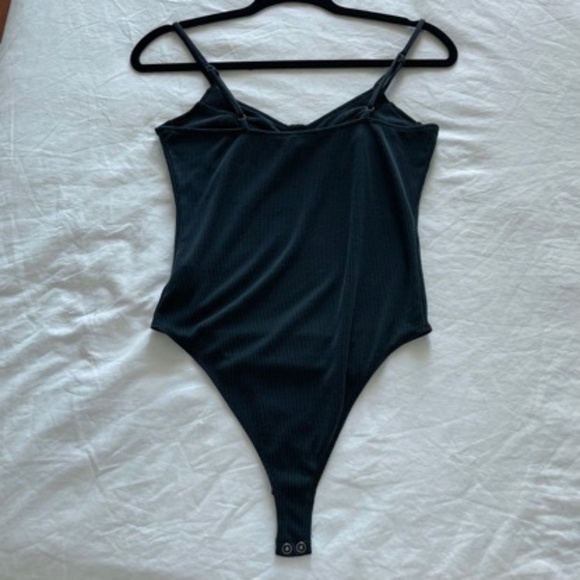 🦋 Forever21 Black Ribbed Bodysuit - Picture 2 of 4